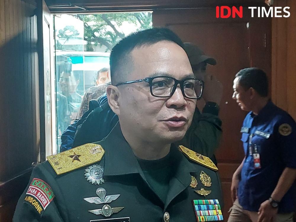 Kepala Biro Infohan Kementerian Pertahanan, Brigjen TNI Frega Wenas Inkiriwang di balai wartawan. (IDN Times/Santi Dewi)