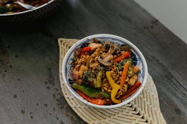 mi goreng kampung (pexels.com/Jonathan Borba)