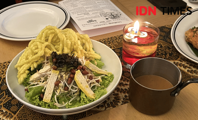 menu asinan benteng di kolaborasi Locaāhands x Kaum Restaurant (IDN Times/Naufal Al Rahman)