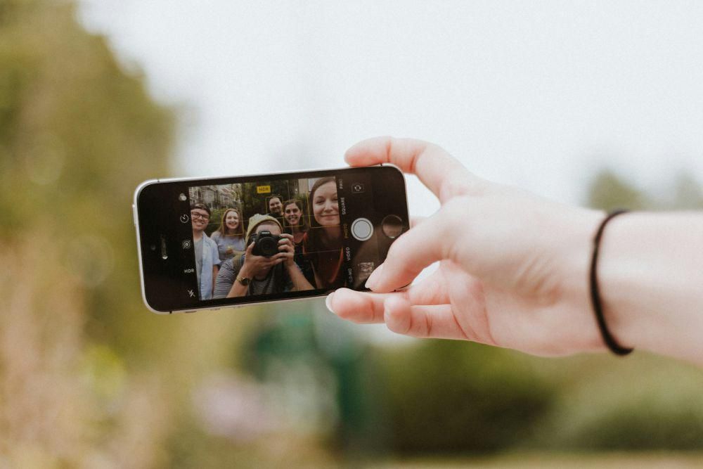 Ilustrasi selfie (unsplash.com/Priscilla Du Preez)