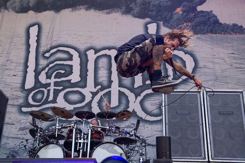 Grup musik metal Lamb of God saat tampil di festival musik Rock im Park 2015. (Foto: Stefan Brending, Lizenz: Creative Commons by-sa-3.0 de, 2015 RiP Lamb of God - Randy Blythe by 2eight - DSC5087, CC BY-SA 3.0 DE)