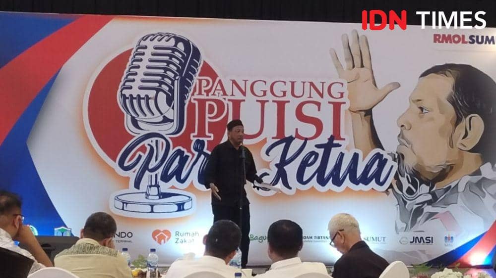 Panggung puisi para ketua di Medan (IDN Times/Indah Permata Sari)