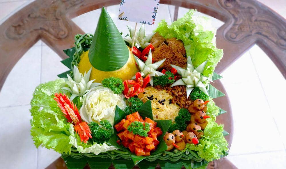 ilustrasi nasi tumpeng (unsplash.com/Inna Safa)