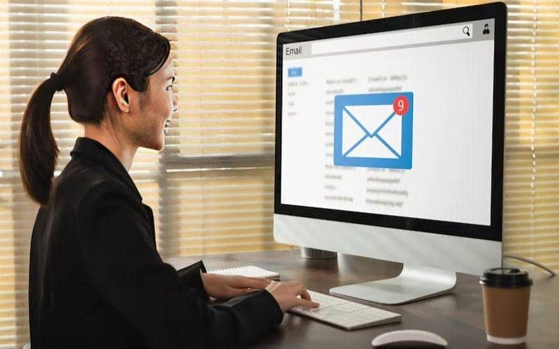 ilustrasi email (freepik.com/satapornc)