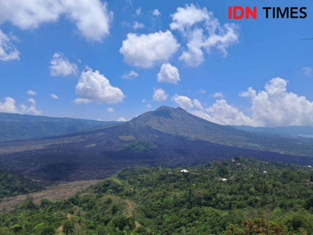 Ilustrasi Gunung Batur. (IDN Times/Irma Yudistirani)