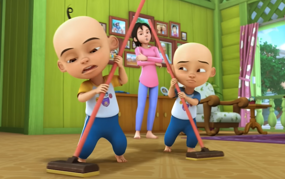 cuplikan Upin dan Ipin membersihkan rumah (youtube.com/Les' Copaque Production)