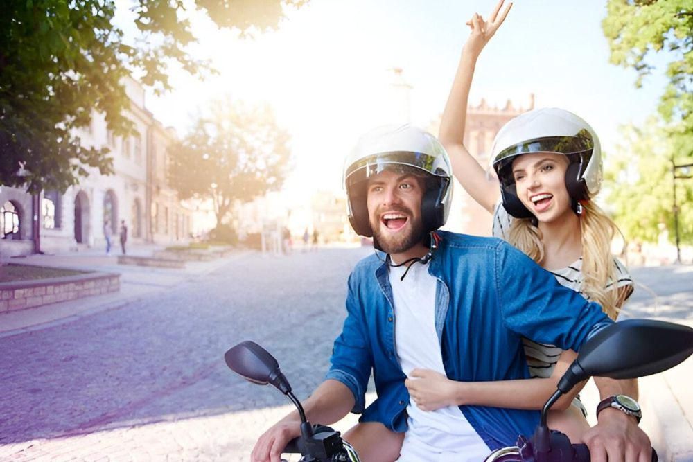 7 Hal yang Bisa Bikin Pasangan Kesal Saat Boncengan Naik Motor