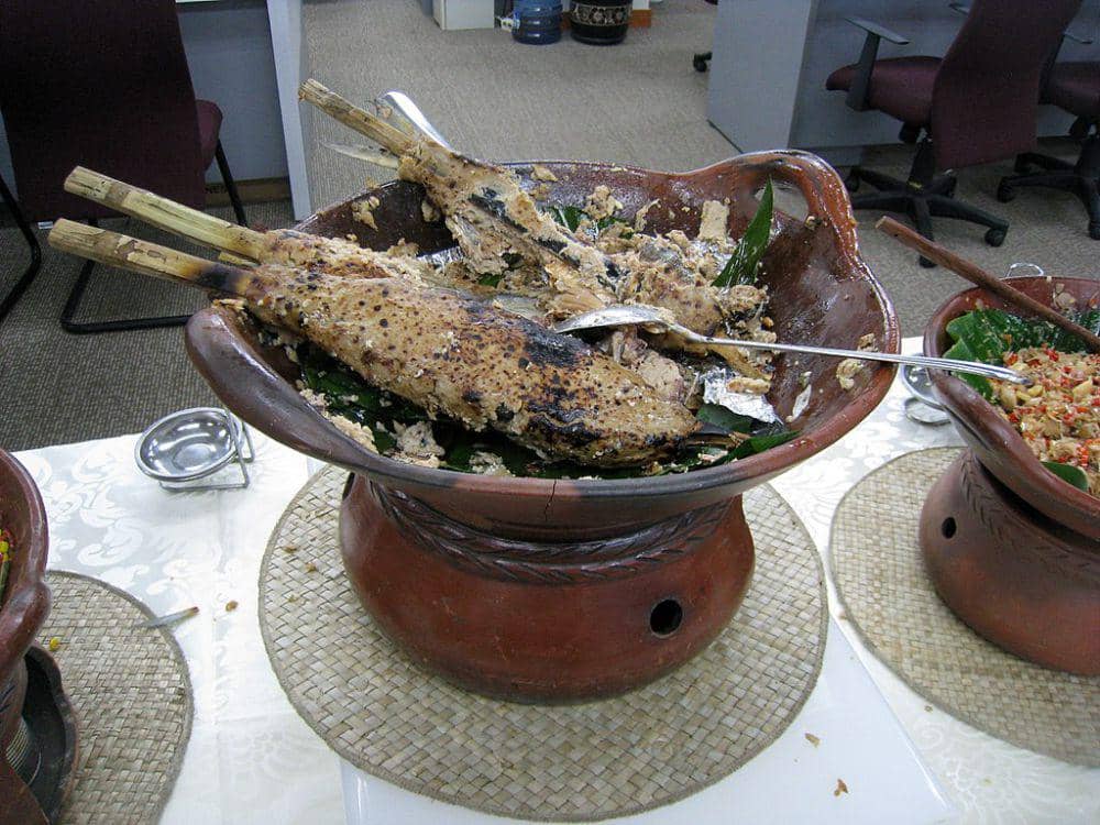 ilustrasi sate bandeng (commons.wikimedia.org/Gunawan Kartapranata)