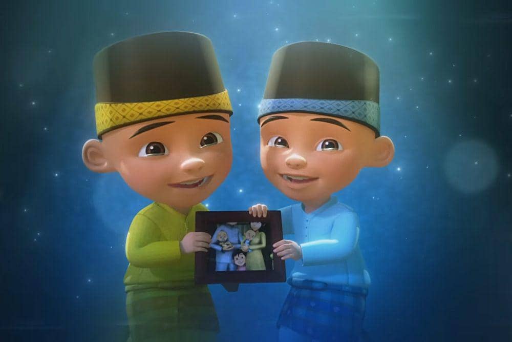 Upin dan Ipin membawa foto keluarga (youtube.com/Les' Copaque Production)