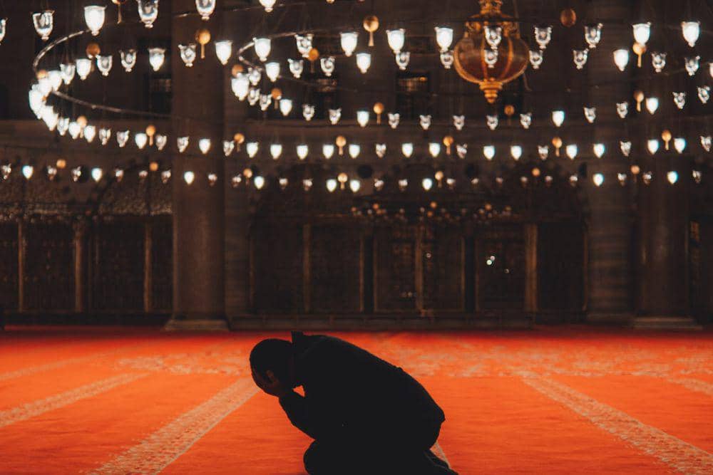 ilustrasi i’tikaf di masjid (pexels.com/Fatih Maraşlıoğlu)