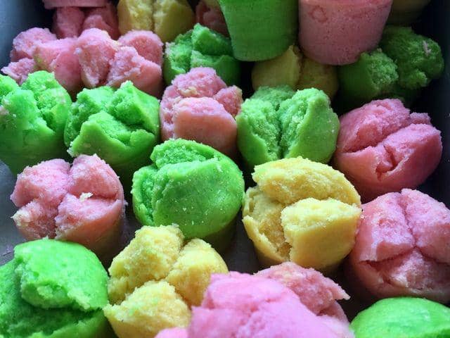 Ilustrasi jaja apem khas Bali (vecteezy.com/fxxproject)