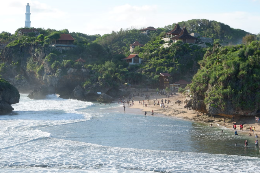 Potret Pantai Ngrawe, Gunung Kidul, Yogyakarta (unsplash.com/efrii__)