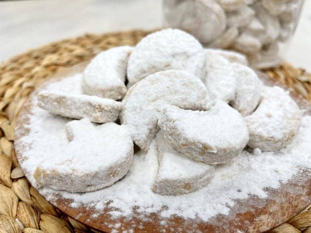 Kue putri salju (instagram.com/mikegunner)