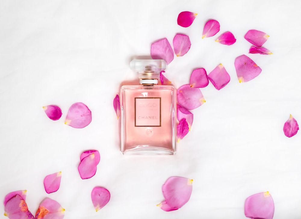 Ilustrasi parfum wanita (unplash.com/Laura Chouette)