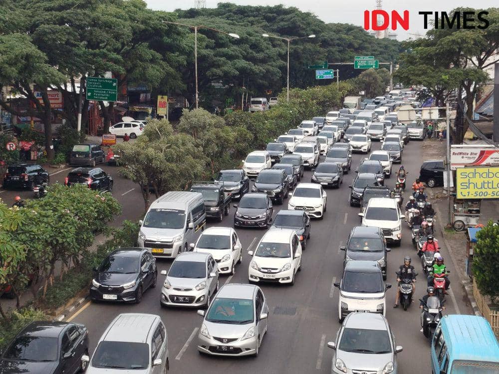 Ilustrasi kemacetan. (IDN Times/Azzis Zulkhairil)