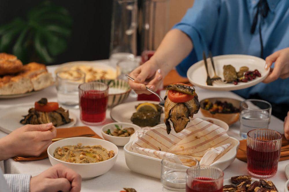 ilustrasi mengambil makanan secukupnya (pexels.com/Gül Işık)