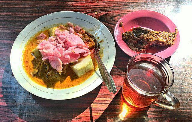 ilustrasi Ketupat sayur  (commons.wikimedia.org/Gunawan Kartapranata)