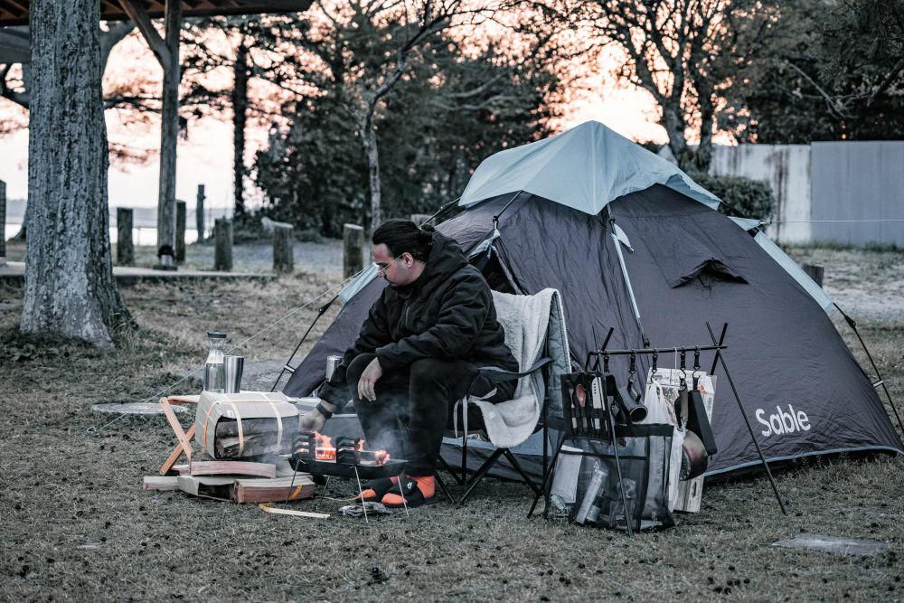 4 Tips Jika Terpaksa Harus Camping di Tanah Basah, Tetap Nyaman!