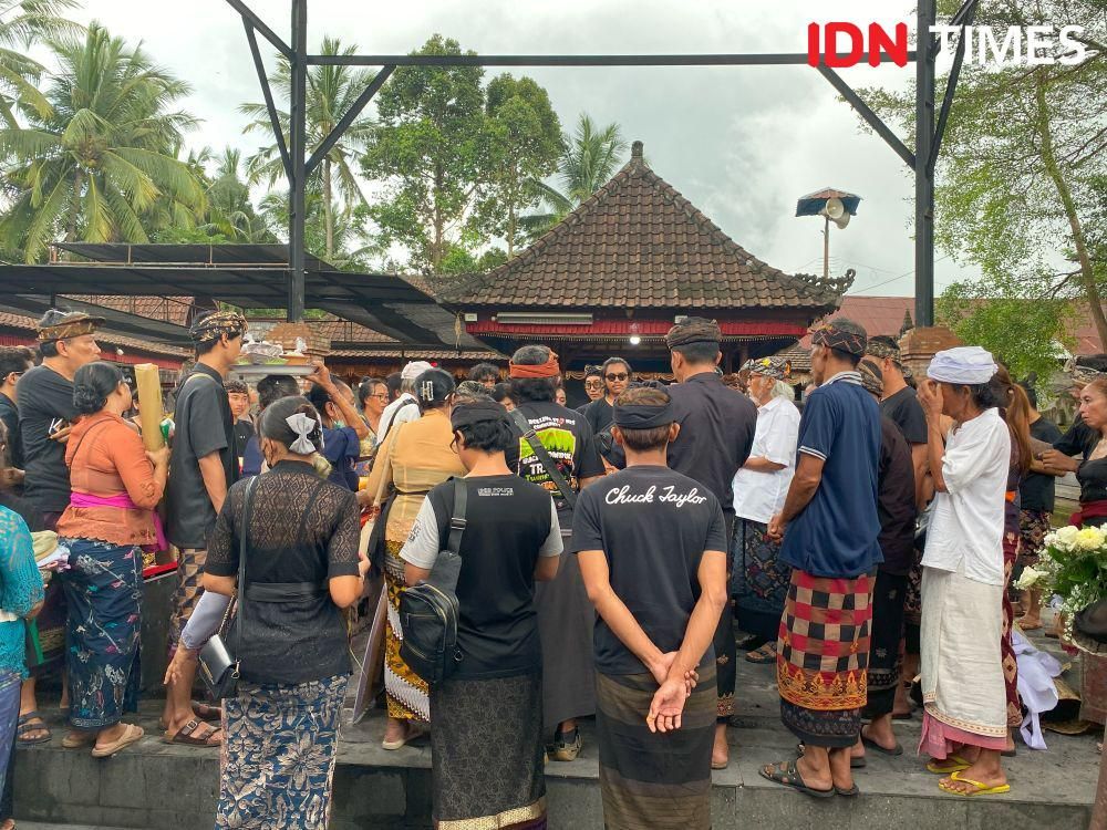 Ilustrasi umat Hindu di Bali. (IDN Times/Yuko Utami)