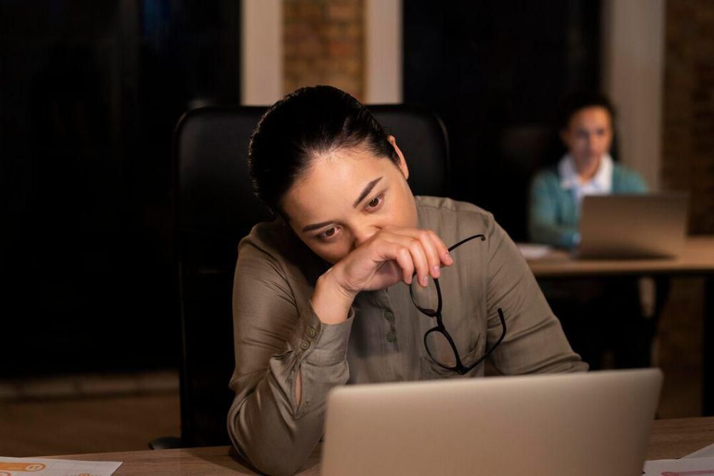 5 Ciri Rekan Kerja Punya Bare Minimum Mentality, Awas Jadi Beban!