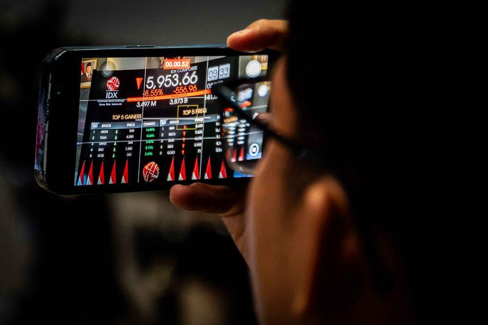 IHSG Dibayangi Sentimen Global, Cek Rekomendasi Saham Pekan Ini