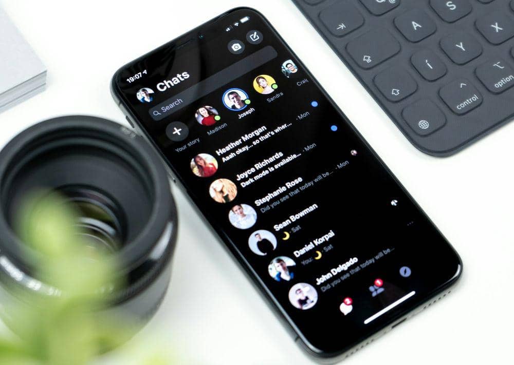 ilustrasi dark mode (unsplash.com/Daniel Korpai)