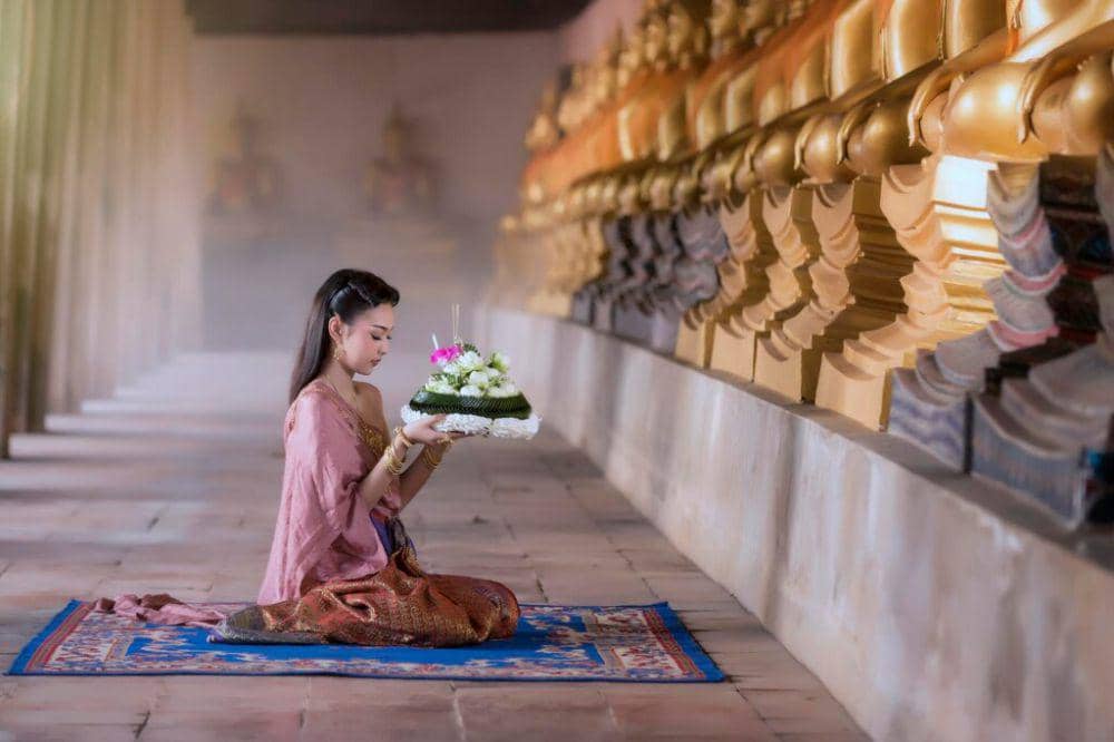 ilustrasi sembahyang (freepik.com/eyeem)