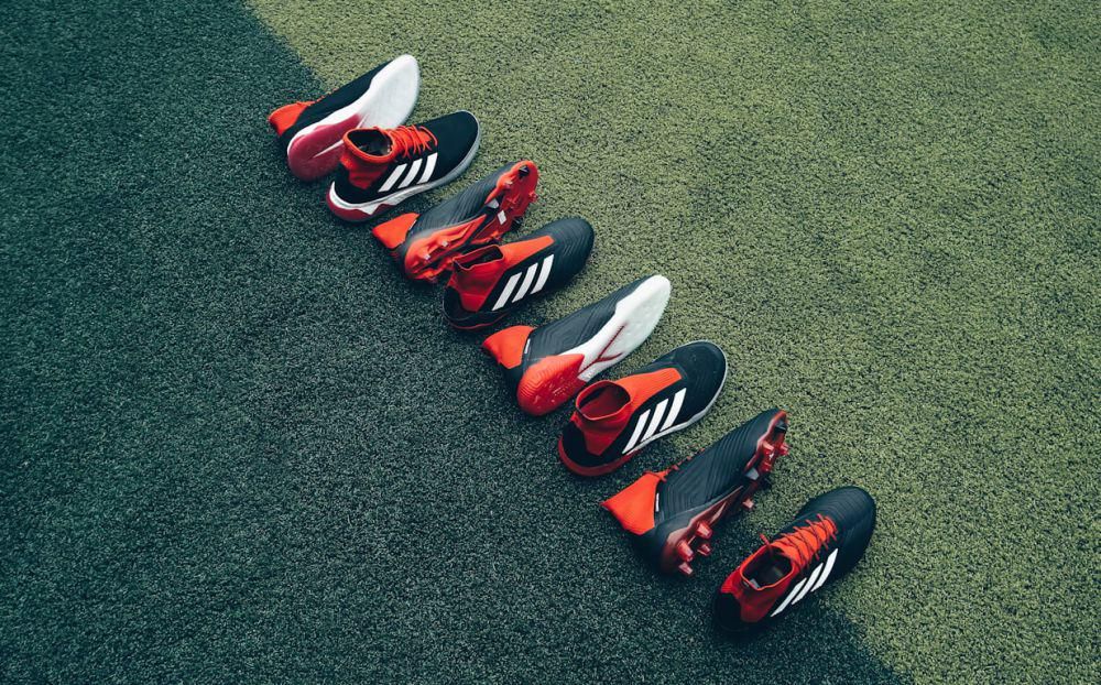 ilustrasi sepatu bola (unsplash.com/@zelladun)