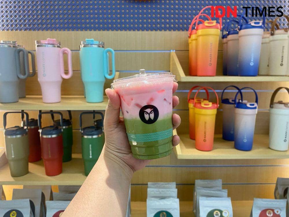Potret menu Sakura Matcha Latte di Maxx Coffee Tunjungan Plaza Surabaya (IDN Times/Fina Wahibatun Nisa)