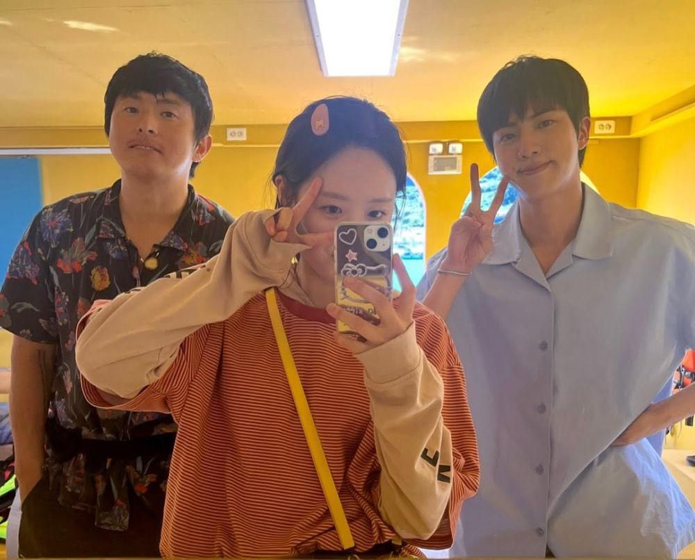 potret Kian48, Jin dan Ji Ye Eun di balik layar (instagram.com/y_eunniii)