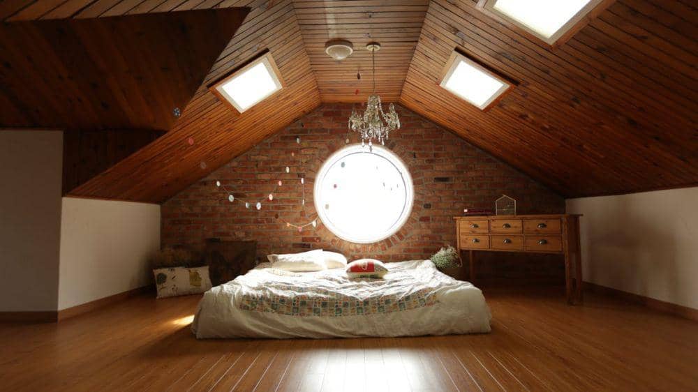 kamar tidur kayu (pexels.com/Pixabay)