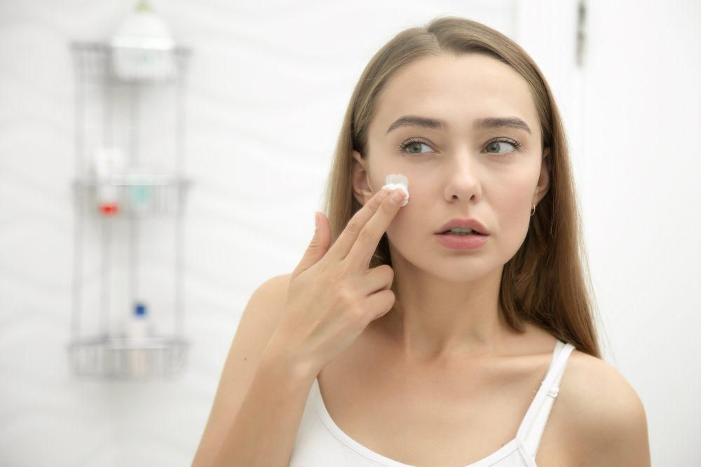 5 Rekomendasi Cream Wajah untuk Usia 35 Tahun ke Atas