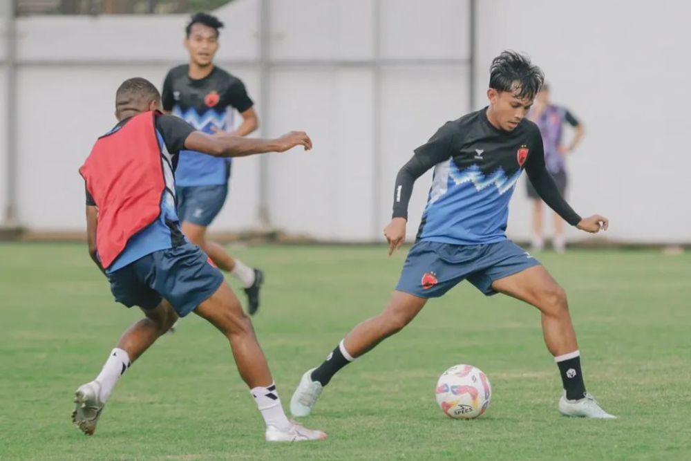 PSM Makassar Benahi Lapangan Latihan Kalegowa Jelang Musim 2025/2026