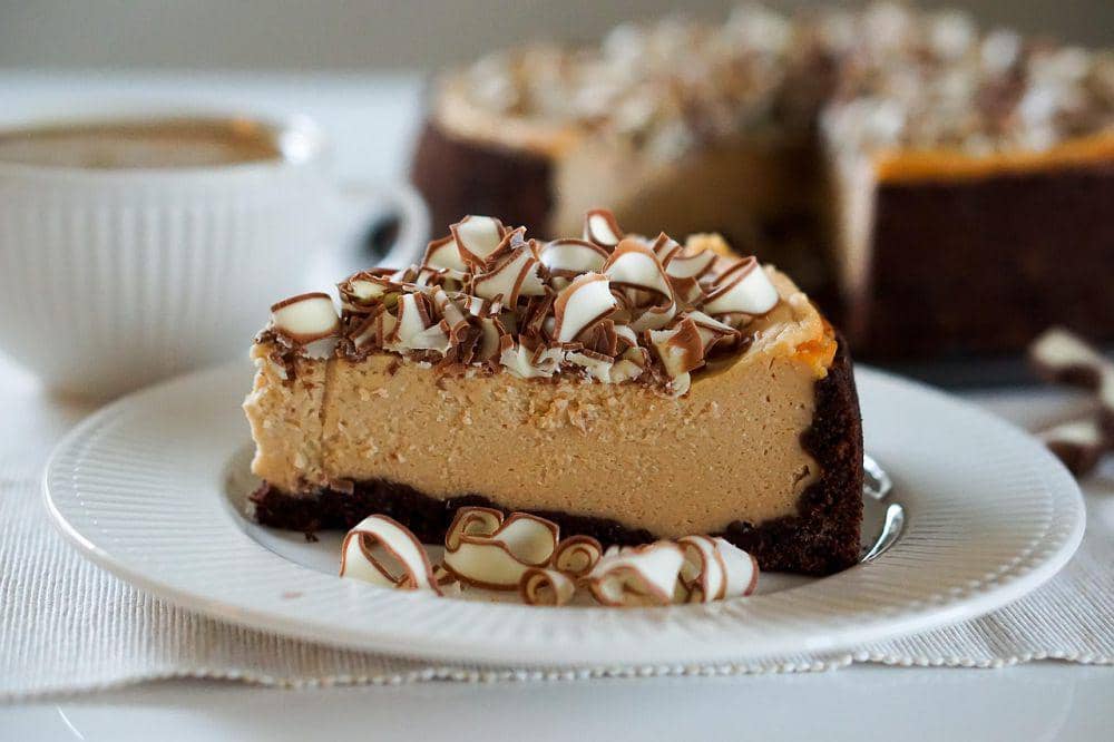 Ilustrasi mocha cheesecake lapis cokelat (pixabay.com/m_krohn)