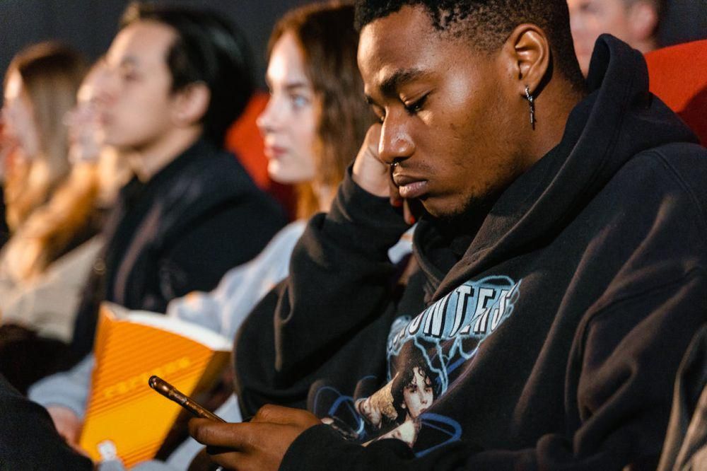 ilustrasi nonton di bioskop (pexels.com/Tima Miroshnichenko)