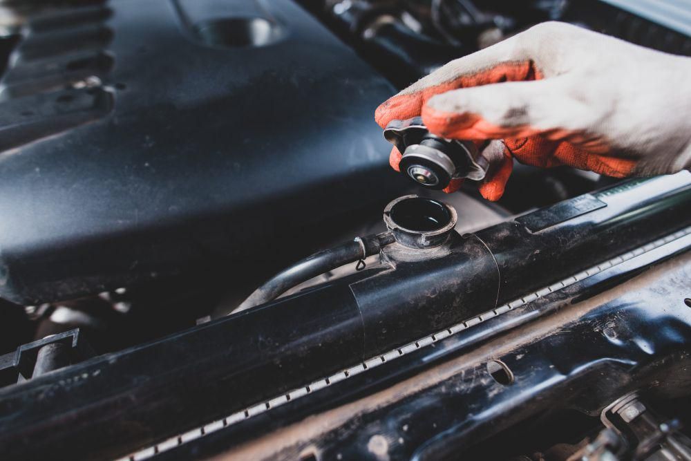 Penyebab Air Radiator Mobil Cepat Habis, Ada yang Bocor!