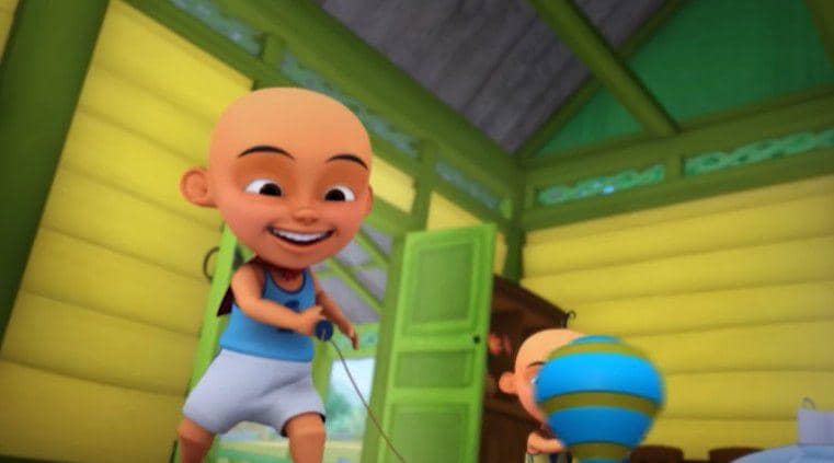 Upin dan Ipin bermain gasing. (youtube.com/@lescopaque)