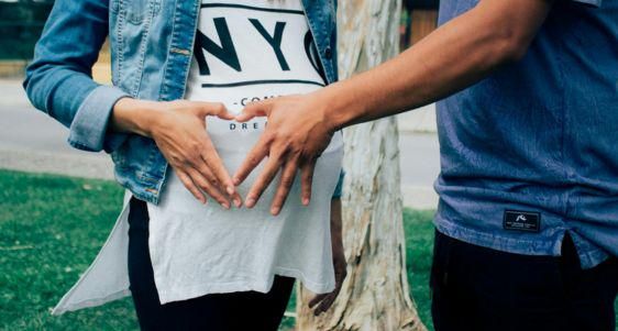 Cara Papa Mengajak Bayi Ngobrol di Dalam Kandungan