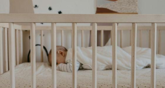 Anak yang Sakit sedang Tidur, Haruskah Dibangunkan untuk Minum Obat?