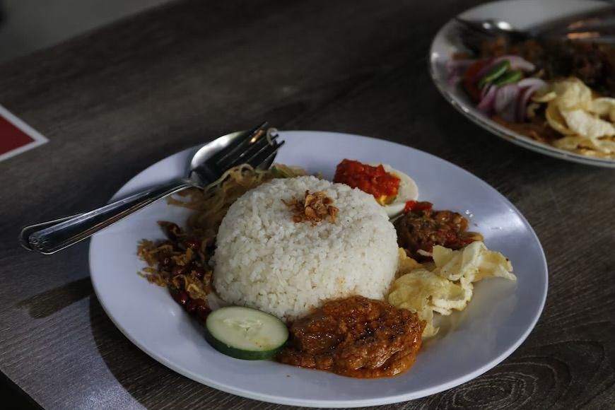 5 Perbedaan Nasi Liwet dan Nasi Uduk, Gurih tapi Beda Karakter