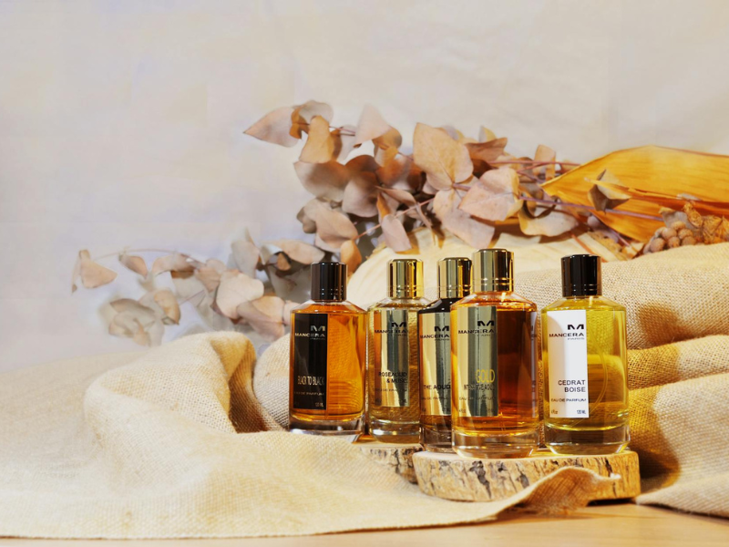 ilustrasi parfum Eau De Parfum beraroma buah dan bunga (pexels.com/Beautinow Niche Perfume)