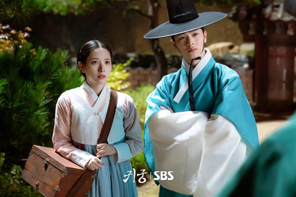 Hammomda yalangoch qiz dostlari