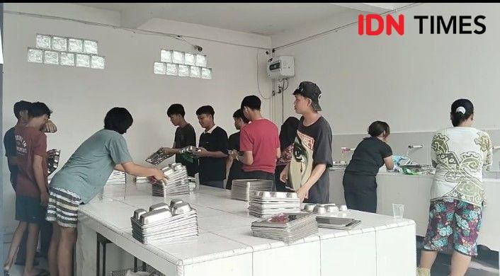 Dapur MBG Ilir Timur III Palembang (IDN Times/Feny Maulia Agustin)