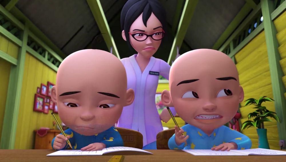 Kak Ros sedang mengajar Upin dan Ipin (youtube.com/Les' Copaque Production)