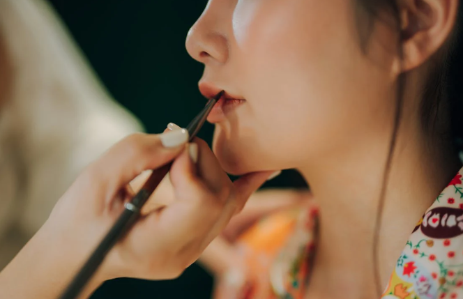 6 Rekomendasi Lipstik Warna Coral dari Brand Lokal dan Harganya