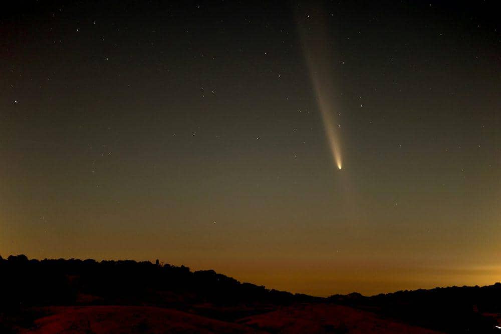 ilustrasi meteor jatuh (unsplash.com/forsakenfilmslimited)