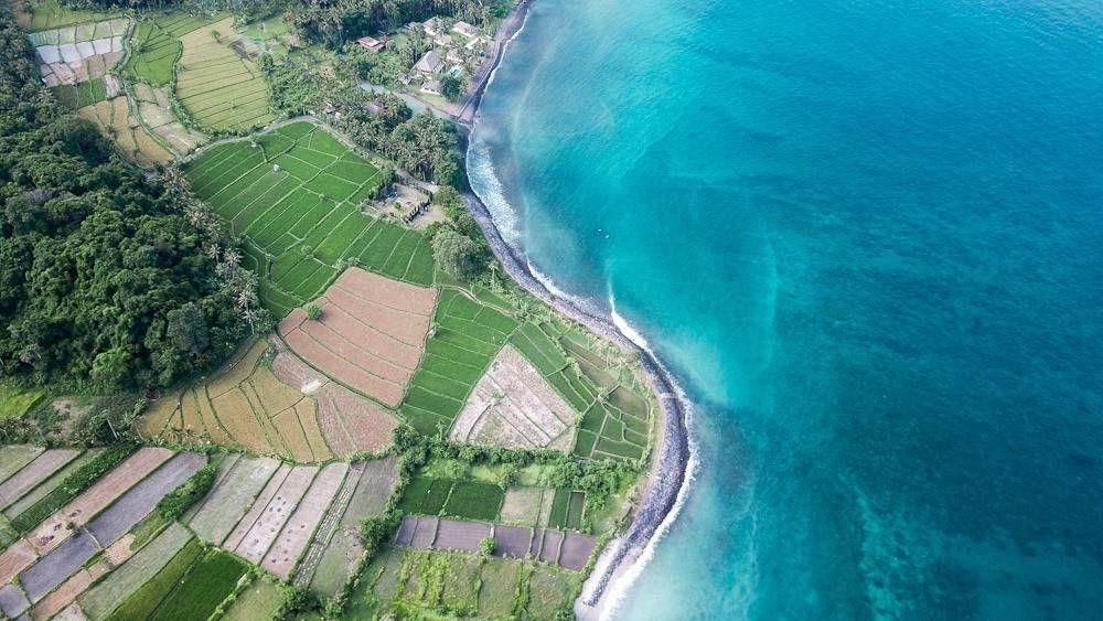 Pantai Jasri Bali (https://www.desawisatajasri.com/)