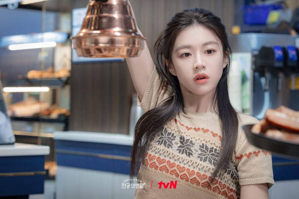 Go Youn Jung di KDrama Resident Playbook (instagram.com/tvn_drama)