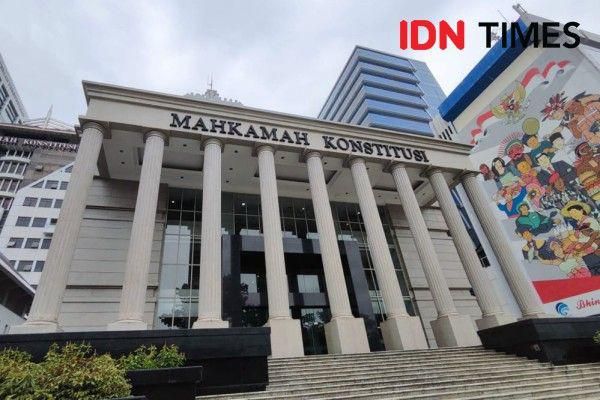 Guru PNS Gugat ke MK, Minta Usia Pensiun Diperpanjang Jadi 65 Tahun