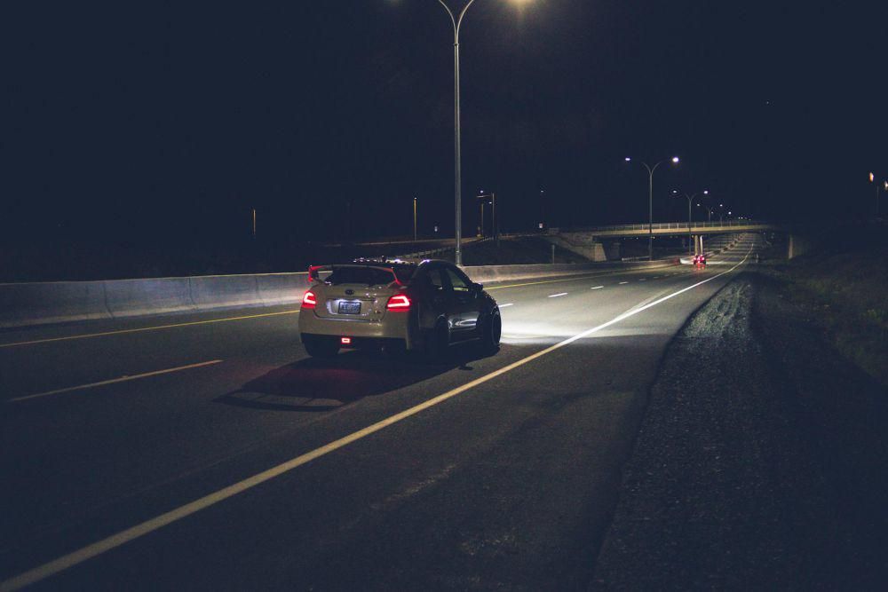 ilustrasi kehabisan bensin di jalan tol (pexels.com/Erik Mclean)